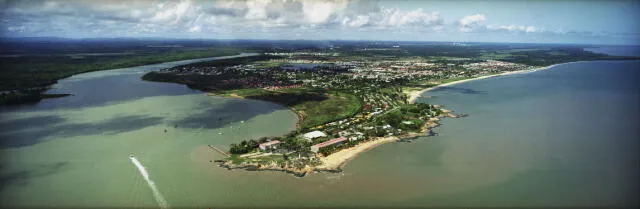  Kourou, situada aproximadamente a 55 kilómetros al noroeste de Cayena, es una localidad y comuna de la Guayana Francesa. Foto: The European Space Agency.   