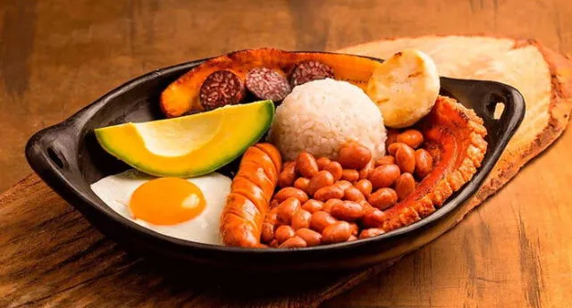 La bandeja paisa, de Colombia, es un plato insignia de la gastronomía antioqueña. Foto: Colombia.com