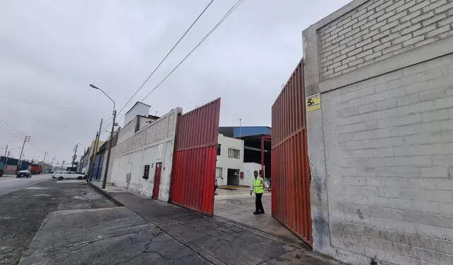 Nuevo local aún registra falta de limpieza pública en la zona. Foto: Bella Alvites/La República   