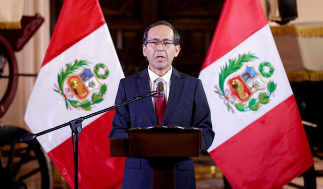 ¿La salvación? Fredy Hinojosa deberá estar en contacto permanente con la prensa. Foto: Presidencia   