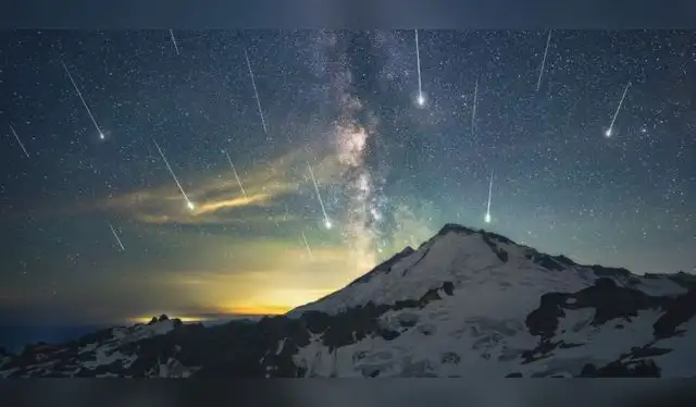  La lluvia de estrellas Eta Acuáridas es causado por los restos del cometa Halley.   