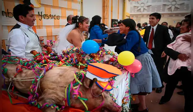 La palpa es la entrega de valiosos regalos por parte de los familiares, amigos y padrinos de los recién casados. Foto: composición LR/Andina La palpa es la entrega de valiosos regalos por parte de los familiares, amigos y padrinos de los recién casados. Foto: composición LR/Andina