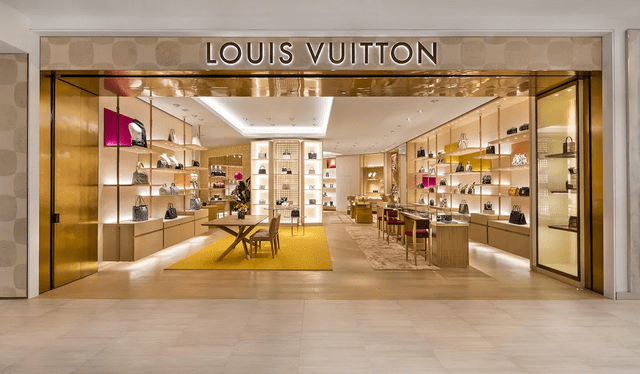  La marca Louis Vuitton vende bolsos, maletas, carteras y pequeña marroquinería, zapatos, accesorios, joyería, relojes, baúles, agendas y artículos de papelería. Foto: Louis Vuitton.   
