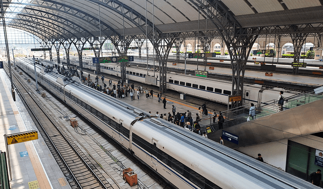 El tren bala Fuxing CR comenzó a operar en 2017 y su primera línea fue de Beijing a Shanghái. Foto: Francisco Claros/La República   