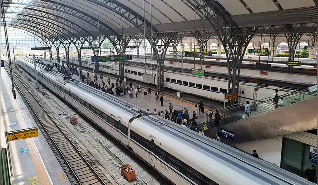 El tren bala Fuxing CR comenzó a operar en 2017 y su primera línea fue de Beijing a Shanghái. Foto: Francisco Claros/La República   
