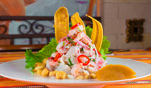  Usuarios en redes señalaron que los países tienen su propia versión del ceviche, pero el más popular es el peruano. Foto: composición LR/TikTok/@kpersonaje28   