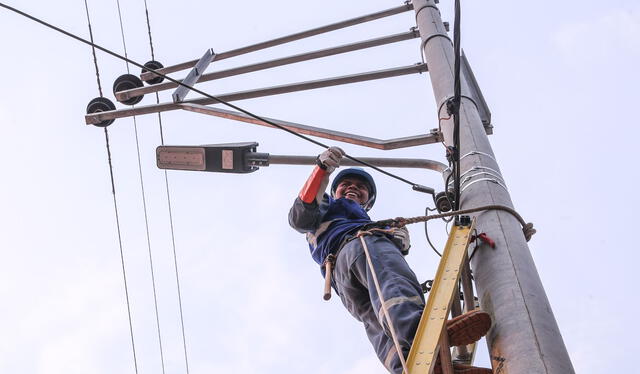 El robo de electricidad es un delito grave. Foto: Andina   