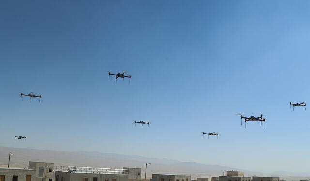  Estados Unidos busca revolucionar sus armamentos con este enjambre de drones para contrarrestar a sus enemigos. Foto: X   