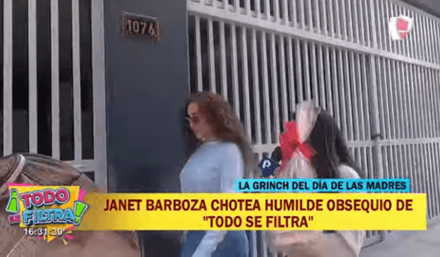 Janet Barboza ignoró regalo que le llevó una reportera cuando salía de intalaciones de América Televisión. foto: Panamericana Televisión   