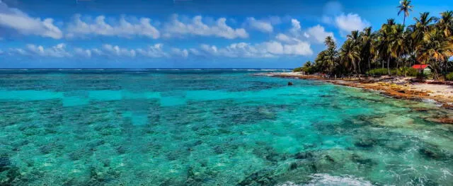 El hermoso islote ubicado al frente de la playa principal de San Andrés. Foto: Colreservas   