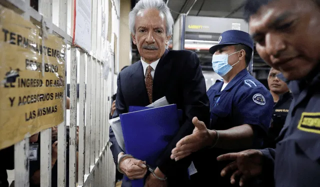 Periodista Raúl Zamora, llegó al Tribunal de Guatemala. Foto: BBC   