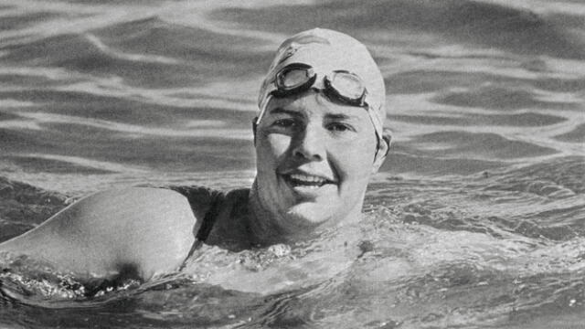  Lynne Cox fue la mujer que unió Estados Unidos y la Unión Soviética nadando. Foto: LifeTime 