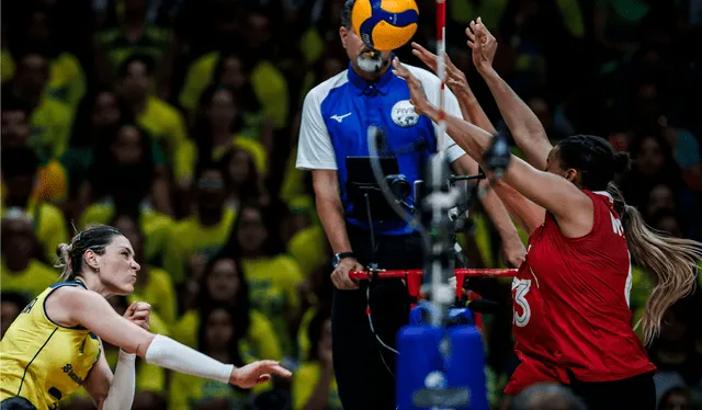 Canadá debutó en el torneo con derrota 3-1 contra Brasil. Foto: Volleyball World   