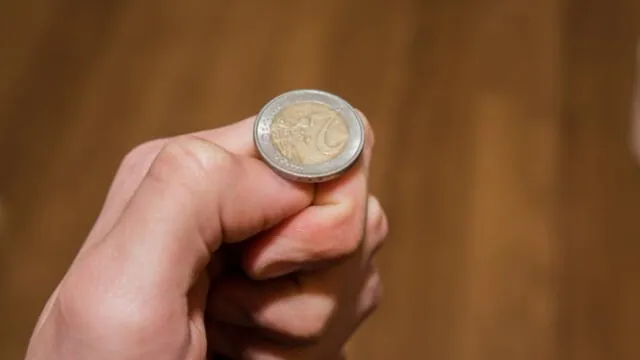 Para el experimento, los científicos lanzaron más de 350.000 monedas. Foto: EFE   