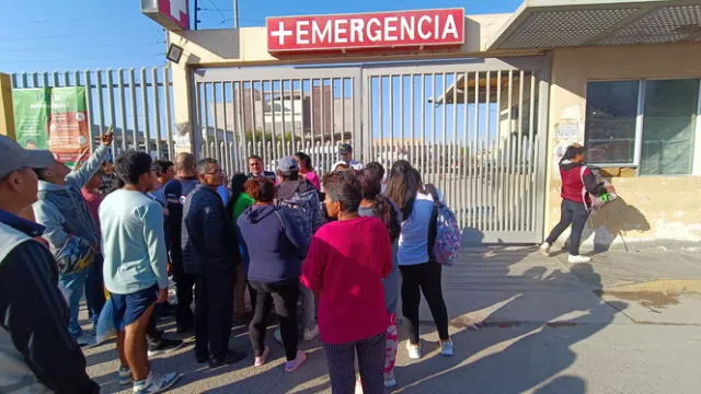 Alrededor de 50 estudiantes continúan en la sala de emergencia del Hospital Regional de Lambayeque. Foto: Emmanuel Moreno/La República   