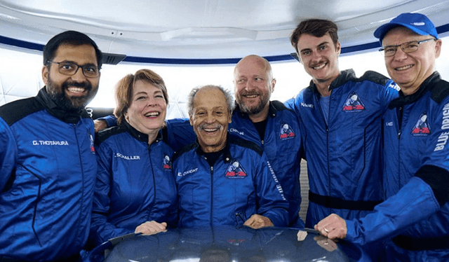  El grupo que logró viajar hacia el espacio junto a Ed Dwight. Foto: NDTV 