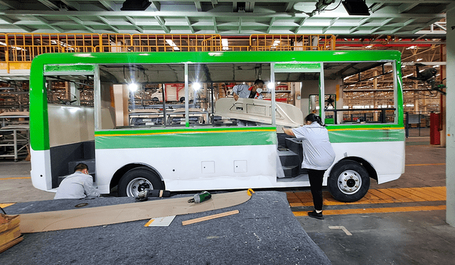 Así se desarrolla el proceso de fabricación de los buses, que llegan al Perú, en la fábrica de la empresa china Xiangyang Tenglong Automobile Co., Ltd. Foto: Francisco Claros/La República   