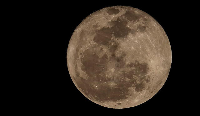 La luna llena en Colombia se pudo registrar por un residente de la ciudad de Cartagena del Caribe. Foto: Ricardo Maldonado   