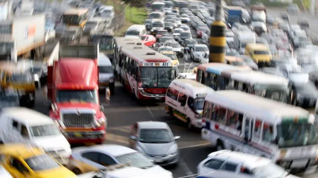  El tráfico de Lima es una de las mayores quejas y problemas de los ciudadanos. Foto: PuntoEdu   