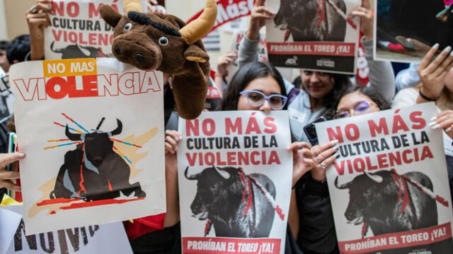 Los representantes de colectivos animalistas. Foto: CNN    