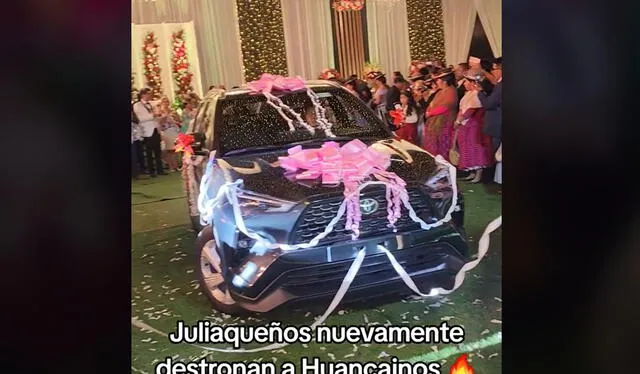Lujosos autos en matrimonios de Juliaca. Foto: TikTok    