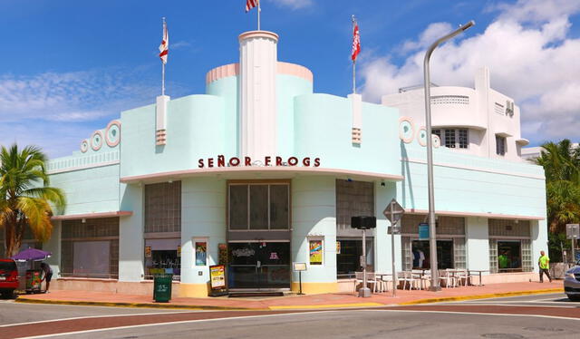  Una de las esquinas de Arc Deco Historic District   