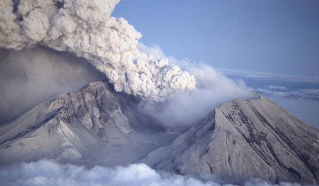  Frecuentemente, el glaciar se ve más oscuro al finalizar el verano. Foto: AP   