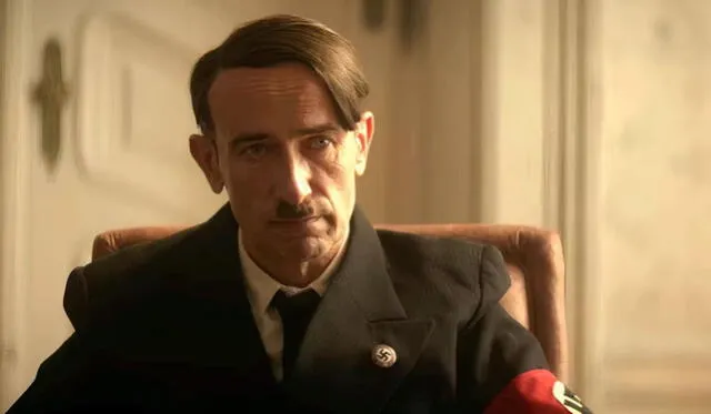  Károly Kozma&nbsp;es Adolf Hitler en 'Hitler y los nazis: la maldad a Juicio'. Foto: Netflix   
