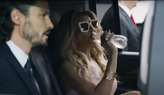 Belén San Román planeando atacar a Aurelio Casillas. Foto: Telemundo   