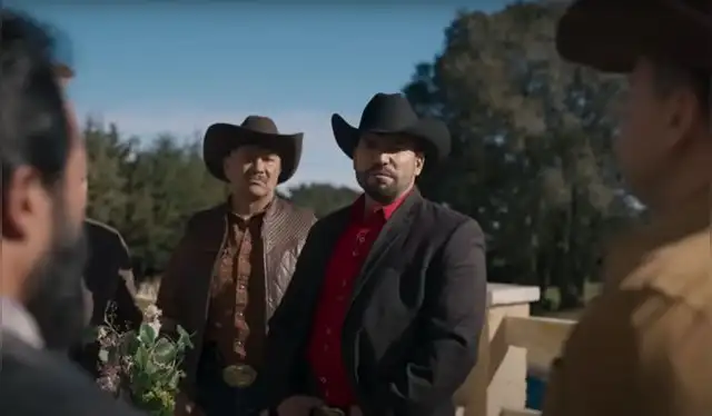 Aurelio Casillas buscando a quién es el infiltrado en su equipo. Foto: Telemundo    