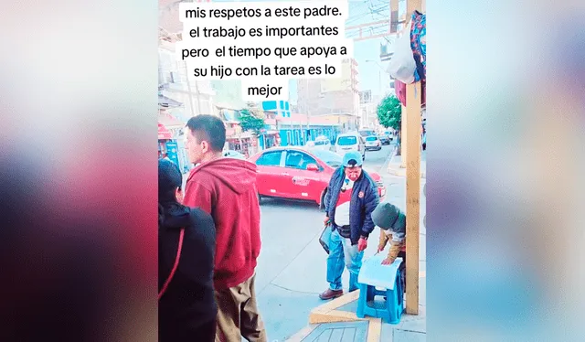  El hombre con una tabla de madera anotaba los tiempos en que transitaba cada bus y vigilaba la tarea de su hijo. Foto: composición LR/TikTok/@raulcrispin16   