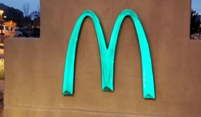  Mc Donald's conserva su logotipo original de color amarillo a excepción de este de Arizona. Foto: Reason Why   