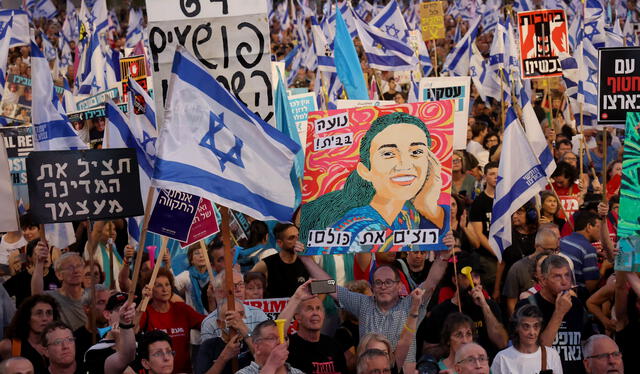  Activistas israelíes se reúnen durante una manifestación pidiendo el regreso de los rehenes israelíes retenidos en la Franja de Gaza. Foto: Jack Guez / AFP    