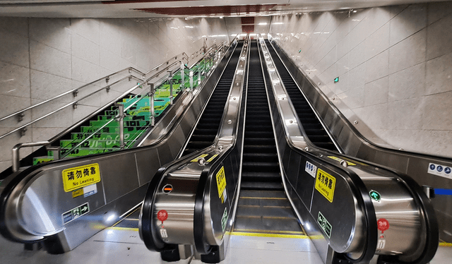 La estación más profunda del mundo tiene 8 escaleras eléctricas en total. Foto: Francisco Claros/La República   