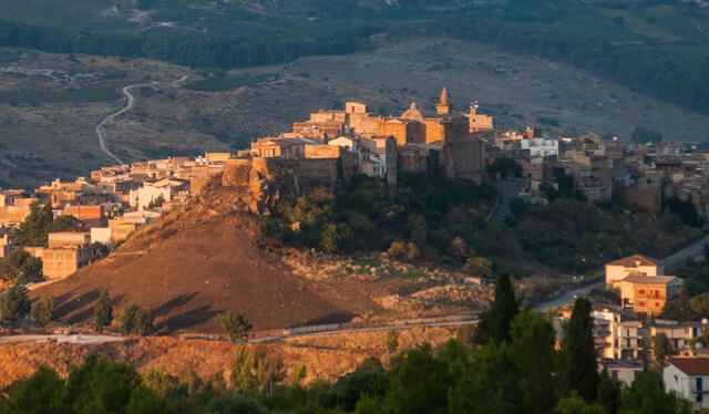 Sambuca di Sicilia posee una mezcla de estilos arquitectónicos que tienen influencias árabes, normandas y barrocas. Foto: CNN   