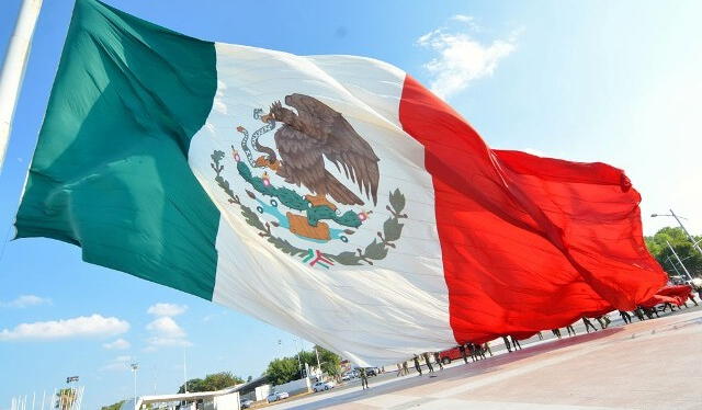  La actual bandera de México, uno de los tres símbolos patrios del país latinoamericano. Foto: CDN   