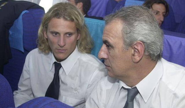  Jorge Fossati dirigió a Diego Forlán en la Copa América realizada en Perú en 2004, donde quedaron en el tercer lugar. Foto: Tenfield    