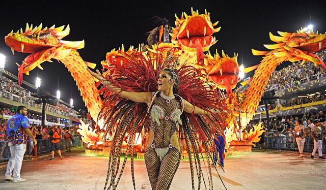  En promedio, se estima que alrededor de 2 millones de personas participan diariamente en las festividades del Carnaval de Rio de Janeiro. Foto: AFP   