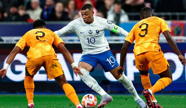  Países Bajos y Francia se vieron las caras en las Eliminatorias a la Eurocopa 2024, donde ‘Les Bleus’ ganaron ambos partidos. Foto: AFP    