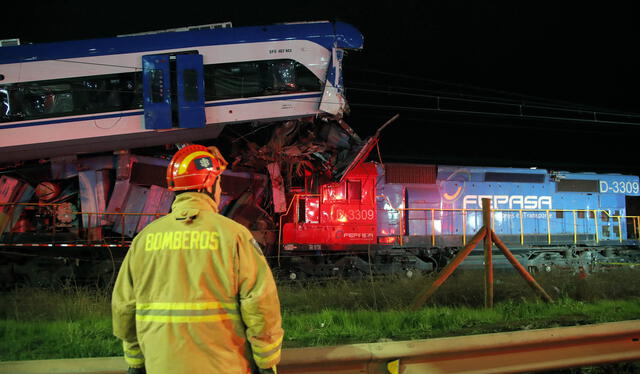 El accidente entre 2 trenes en Chile ocurrió la madrugada del jueves 20 de junio. Foto: AFP   