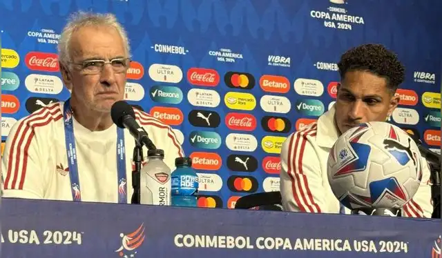  En la conferencia de prensa antes del partido, Fossati habló junto a Paolo Guerrero. Foto: X Vanessa Almenara    