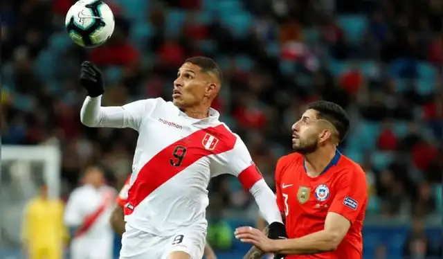  En el último partido por Copa América, Perú goleó 3 a 0 a Chile. En ese entonces, Gareca dirigía a la Bicolor. Foto: EFE    