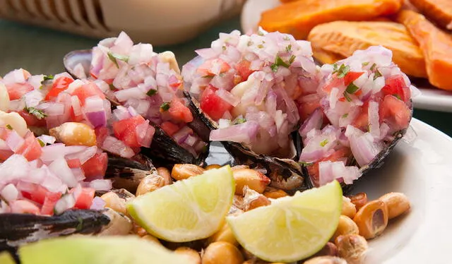  Así como el ceviche, los choritos a la chalaca son de los mejores platos marinos que tiene para ofrecer el Perú. Foto: difusión 