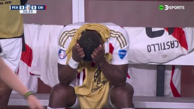 Luis Advíncula y su lamento durante el partido. Foto: Captura de pantalla   