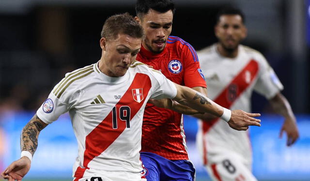  Contra Chile, Oliver Sonne jugó su primer partido oficial con la selección peruana. Foto: AFP    