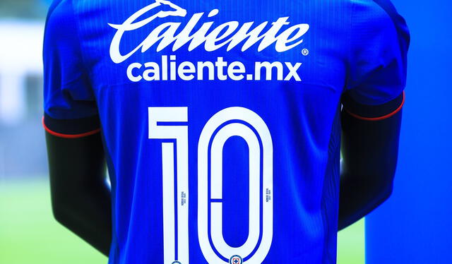 Regresa el 10 a la platilla de Cruz Azul. Foto: X / @cruzazul<br><br>   