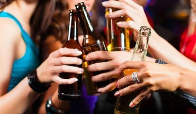  El consumo de alcohol en los jóvenes se ha vuelto imprescindible en sus reuniones sociales. Foto: Word Press 