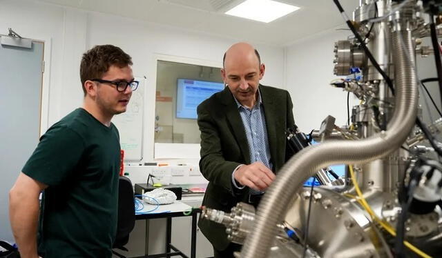 El silicio ultrapuro, el cual se desarrolló en colaboración entre la Universidad de Manchester y la Universidad de Melbourne. Foto: EFE.    