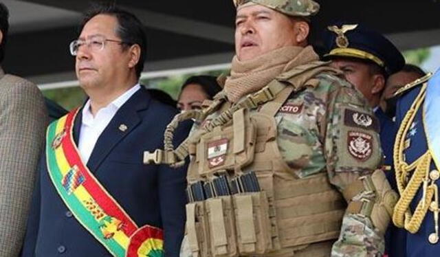 Luis Arce junto a Juan José Zúñiga, el ex comandante general del Ejército de Bolivia. Foto: EJU   