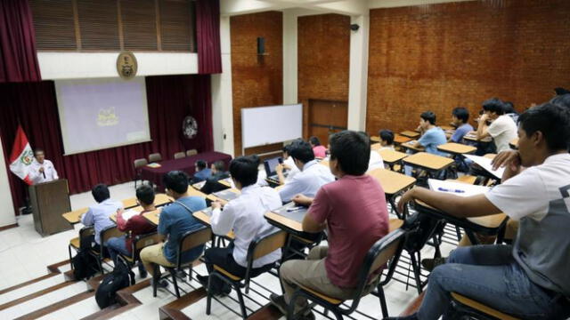  Estudiantes de la Universidad Nacional de Ingeniería recibiendo sus clases. Foto: UNI    